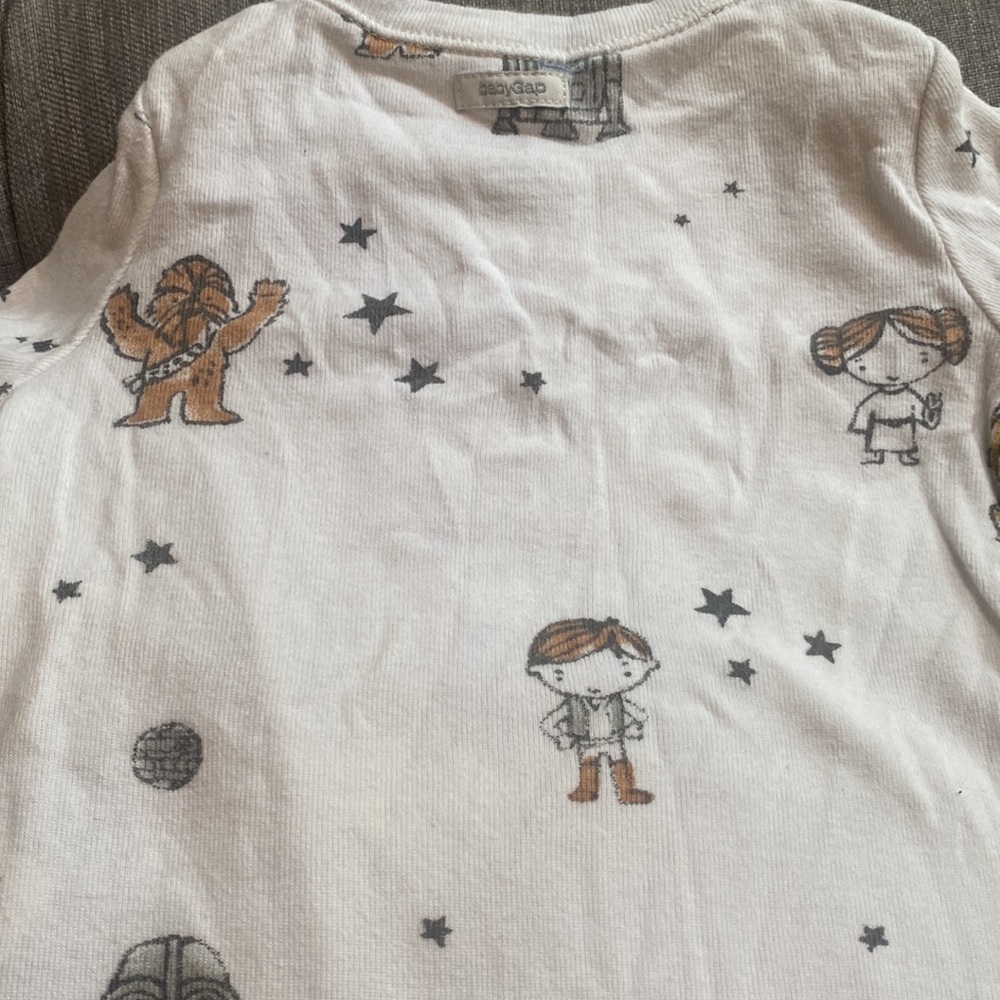 Star Wars Baby Gap Bundle! 3-6 M. 2 Pants, 3 LS onesies, 1 pajamas, 1 sweatsuit - Picture 8 of 16